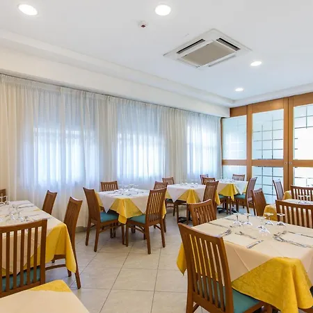 Savana 3* Римини